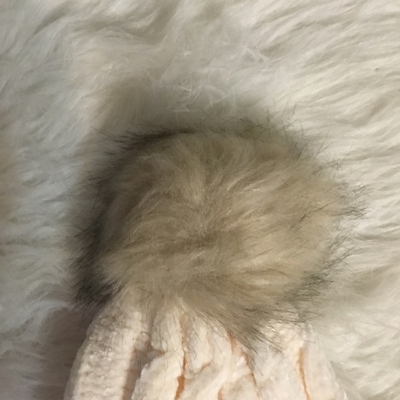 Micro Velvet Pom Hat - Picture 5 of 5